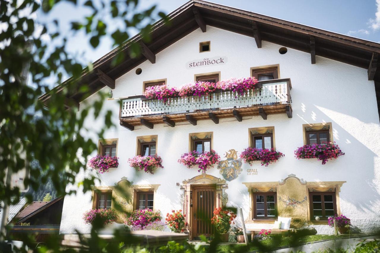 Hotel Pension Der Steinbock - Das 300 Jahre Alte Bauernhaus - Tirol Sankt Anton am Arlberg Esterno foto