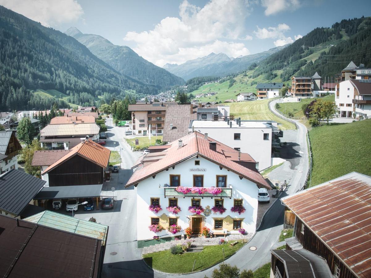 Hotel Pension Der Steinbock - Das 300 Jahre Alte Bauernhaus - Tirol Sankt Anton am Arlberg Esterno foto