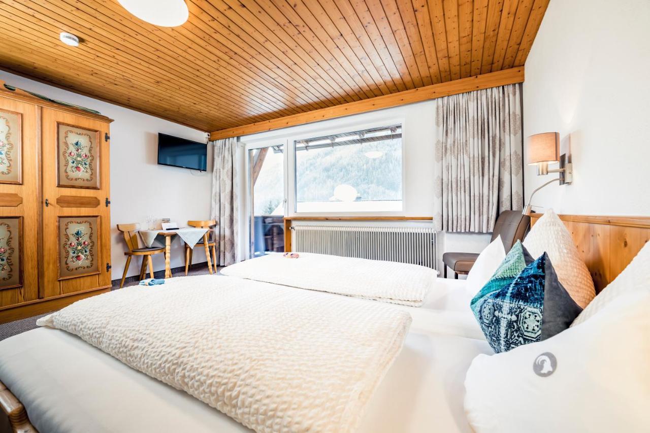 Hotel Pension Der Steinbock - Das 300 Jahre Alte Bauernhaus - Tirol Sankt Anton am Arlberg Esterno foto