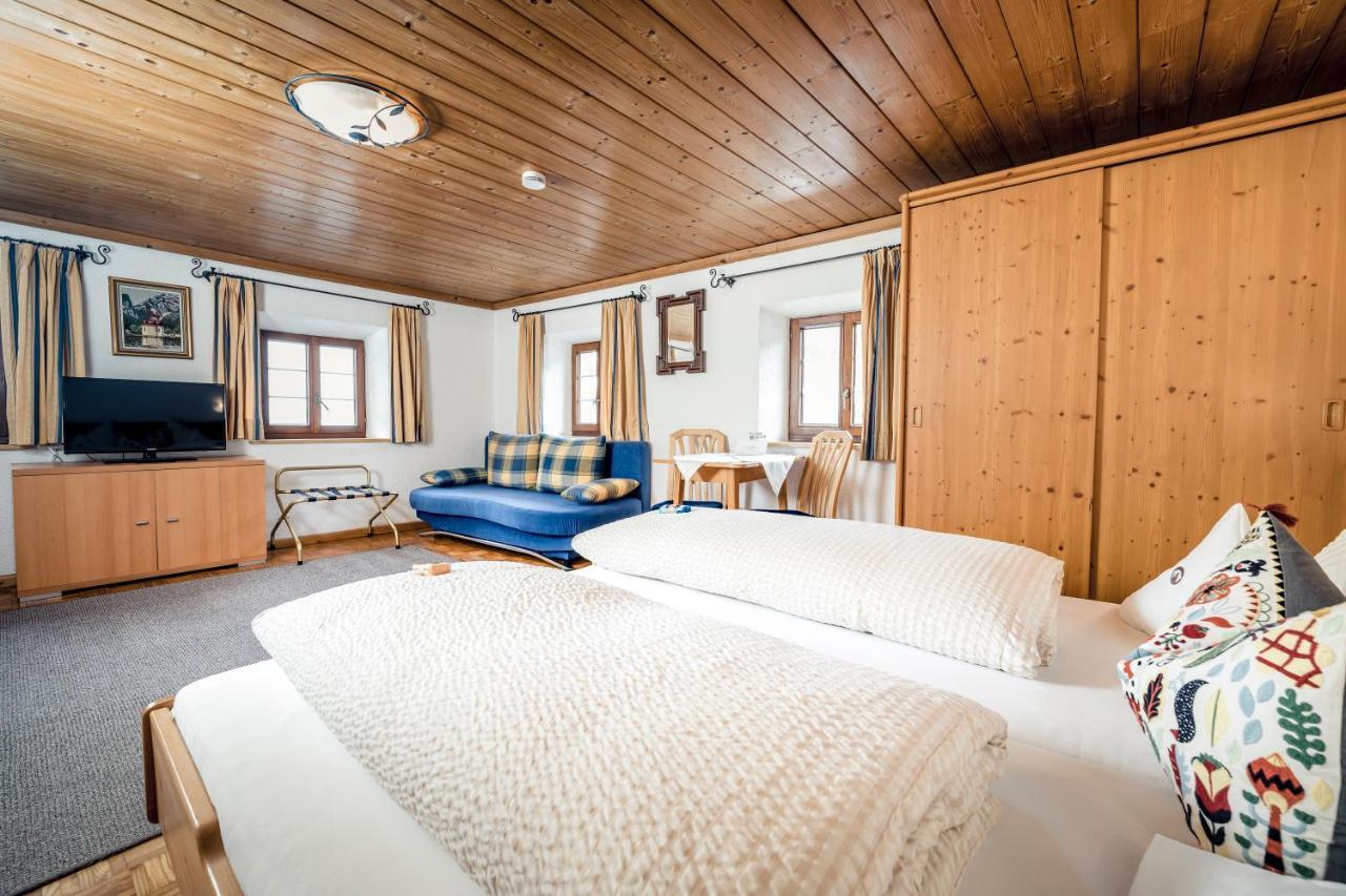 Hotel Pension Der Steinbock - Das 300 Jahre Alte Bauernhaus - Tirol Sankt Anton am Arlberg Esterno foto