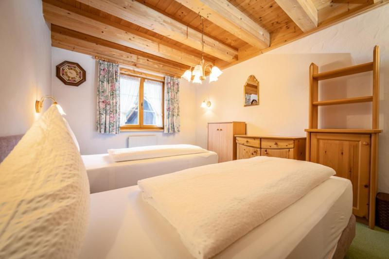 Pension Der Steinbock - Das 300 Jahre Alte Bauernhaus - Tirol Sankt Anton am Arlberg Esterno foto