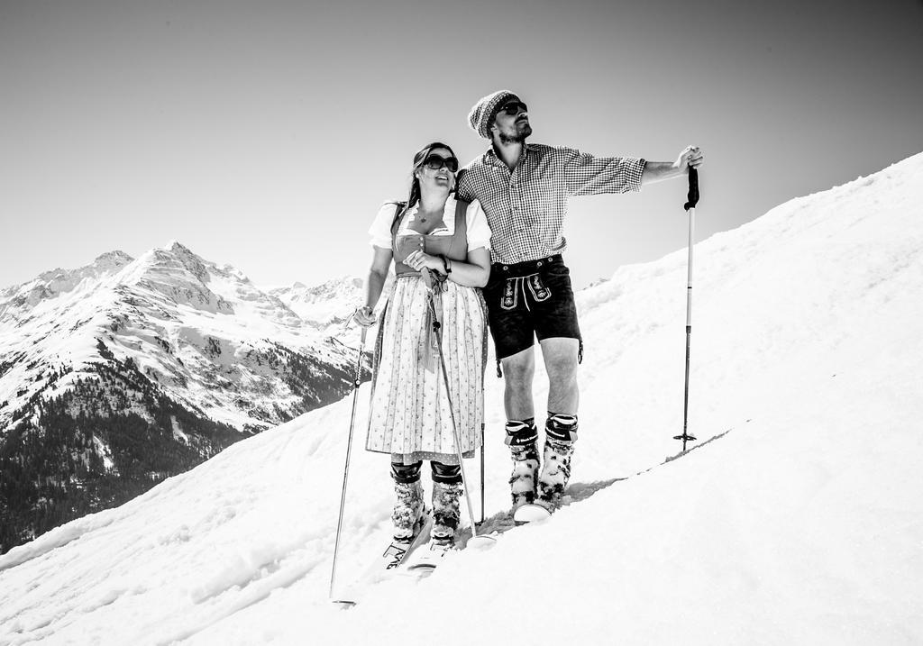 Hotel Pension Der Steinbock - Das 300 Jahre Alte Bauernhaus - Tirol Sankt Anton am Arlberg Esterno foto