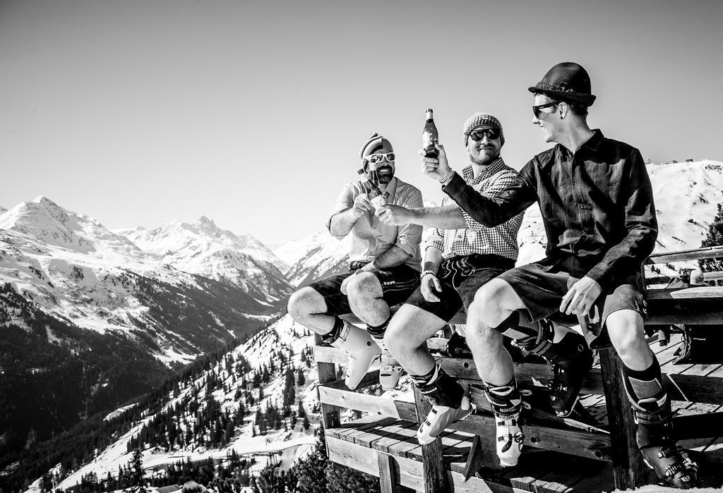 Hotel Pension Der Steinbock - Das 300 Jahre Alte Bauernhaus - Tirol Sankt Anton am Arlberg Esterno foto