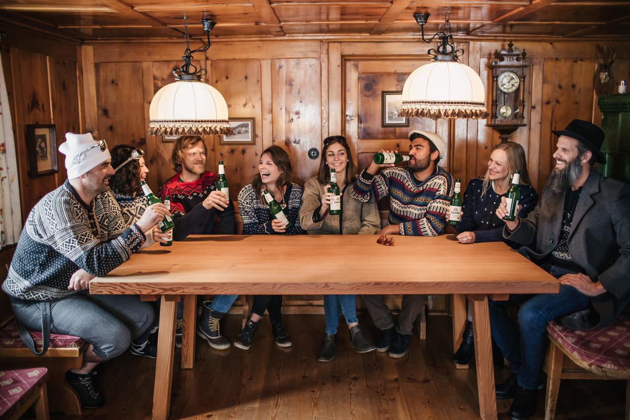 Hotel Pension Der Steinbock - Das 300 Jahre Alte Bauernhaus - Tirol Sankt Anton am Arlberg Esterno foto