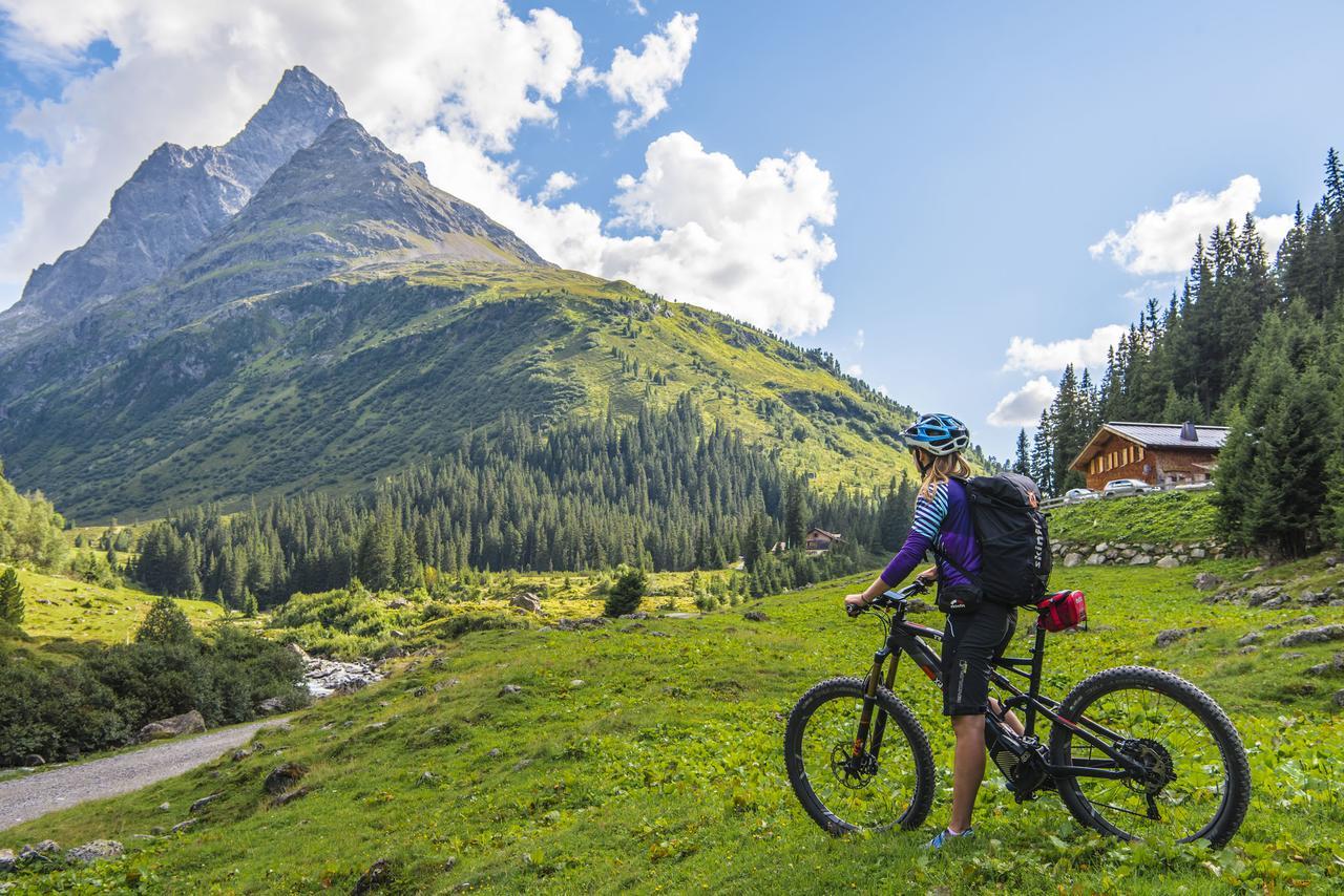 Pension Der Steinbock - Das 300 Jahre Alte Bauernhaus - Tirol Sankt Anton am Arlberg Esterno foto