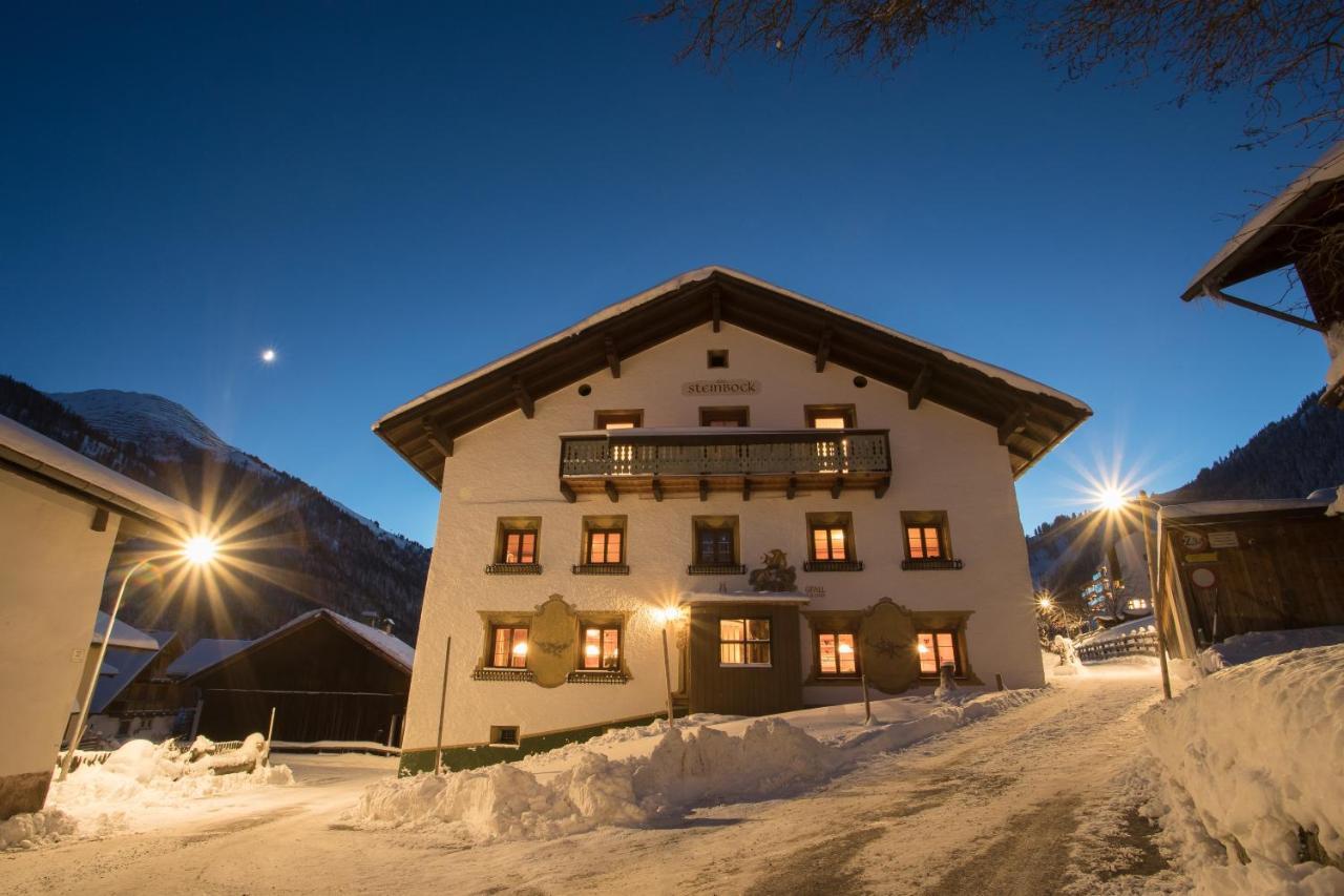 Hotel Pension Der Steinbock - Das 300 Jahre Alte Bauernhaus - Tirol Sankt Anton am Arlberg Esterno foto