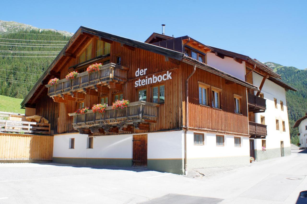 Hotel Pension Der Steinbock - Das 300 Jahre Alte Bauernhaus - Tirol Sankt Anton am Arlberg Esterno foto